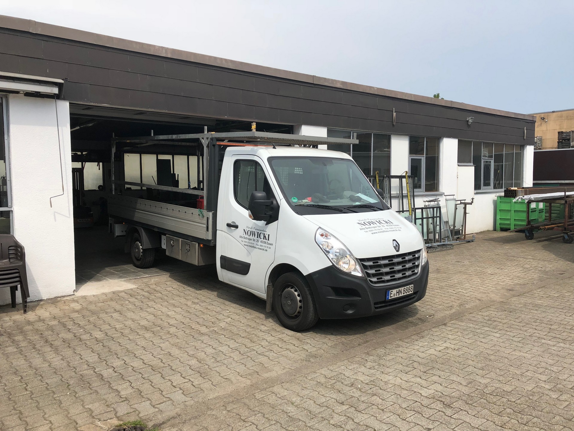 Metallbau Nowicki – Transporter in weiß